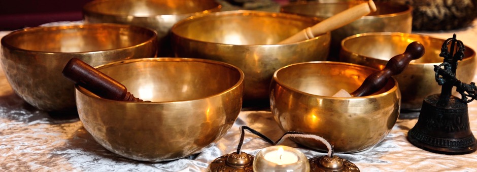 Alcuni strumenti tipici della Meditazione Vibrazionale, (branca del Metodo Vibrazionale): Capane tibetane di varie misure, campane e sonagli.