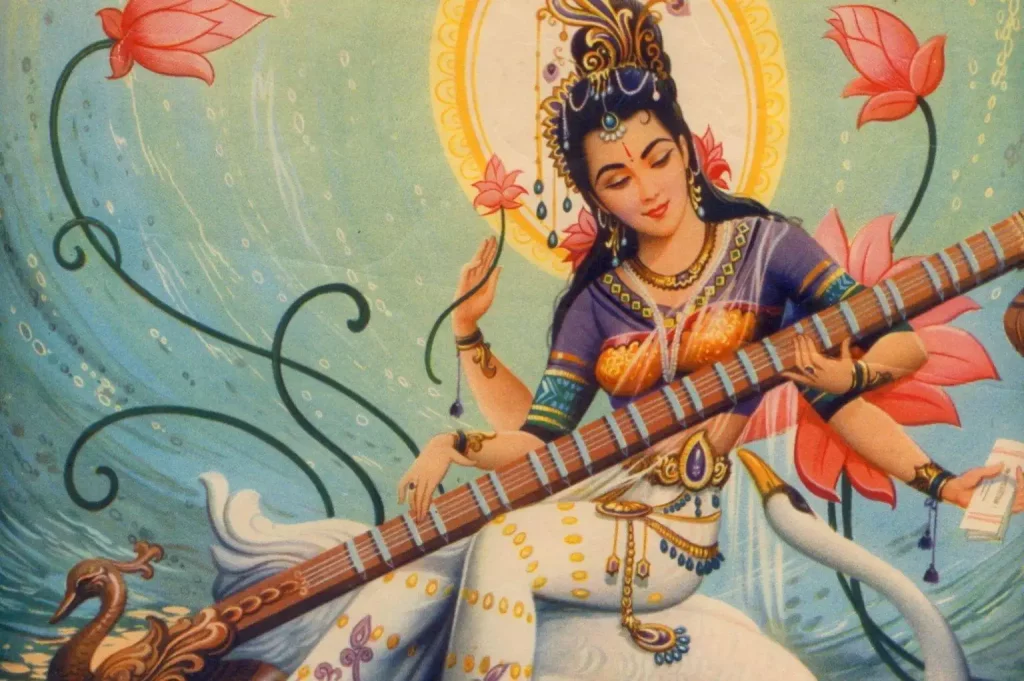 Sarasvati, una delle principali dee dell'induismo, raffigurata mentre suona il sitar. È venerata come la dea della conoscenza, della saggezza, delle arti e della musica. È inoltre simbolo della parola, della creatività e della fertilità.