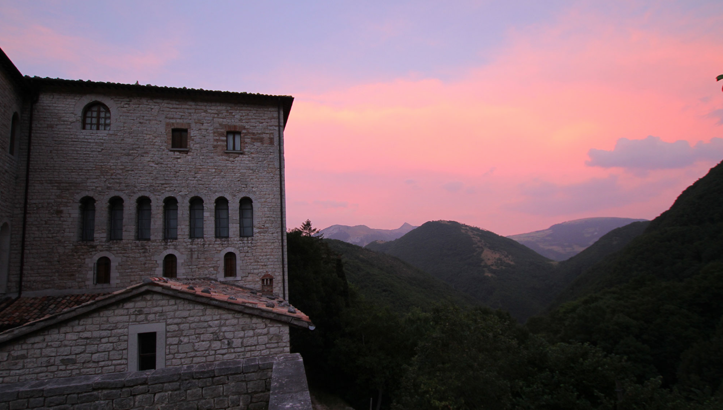immagine di un tramonto rassoda Fonte Avellana